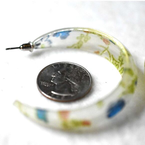 Boho Cottagecore Chic Large 2" Floral Acrylic Hoop Post/Stud Statement Earrings - Picture 4 of 4
